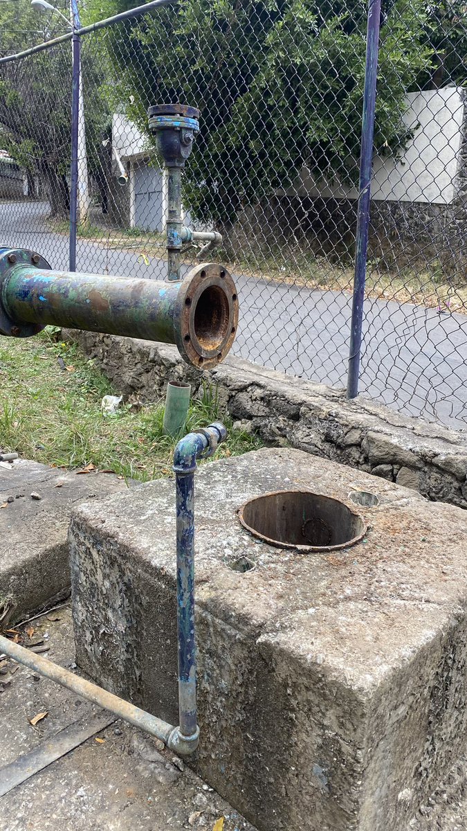 alberto_tejas's tweet photo. Qué onda con @SAPACCuernavaca ? 3 semanas sin agua y está son las razones! Sacaron los tubos. Los vecinos que culpa tienen

@cuauhtemocb10 @CuernavacaGob @linea_caliente_ @SG_Morelos https://t.co/zP7BFKZxFq