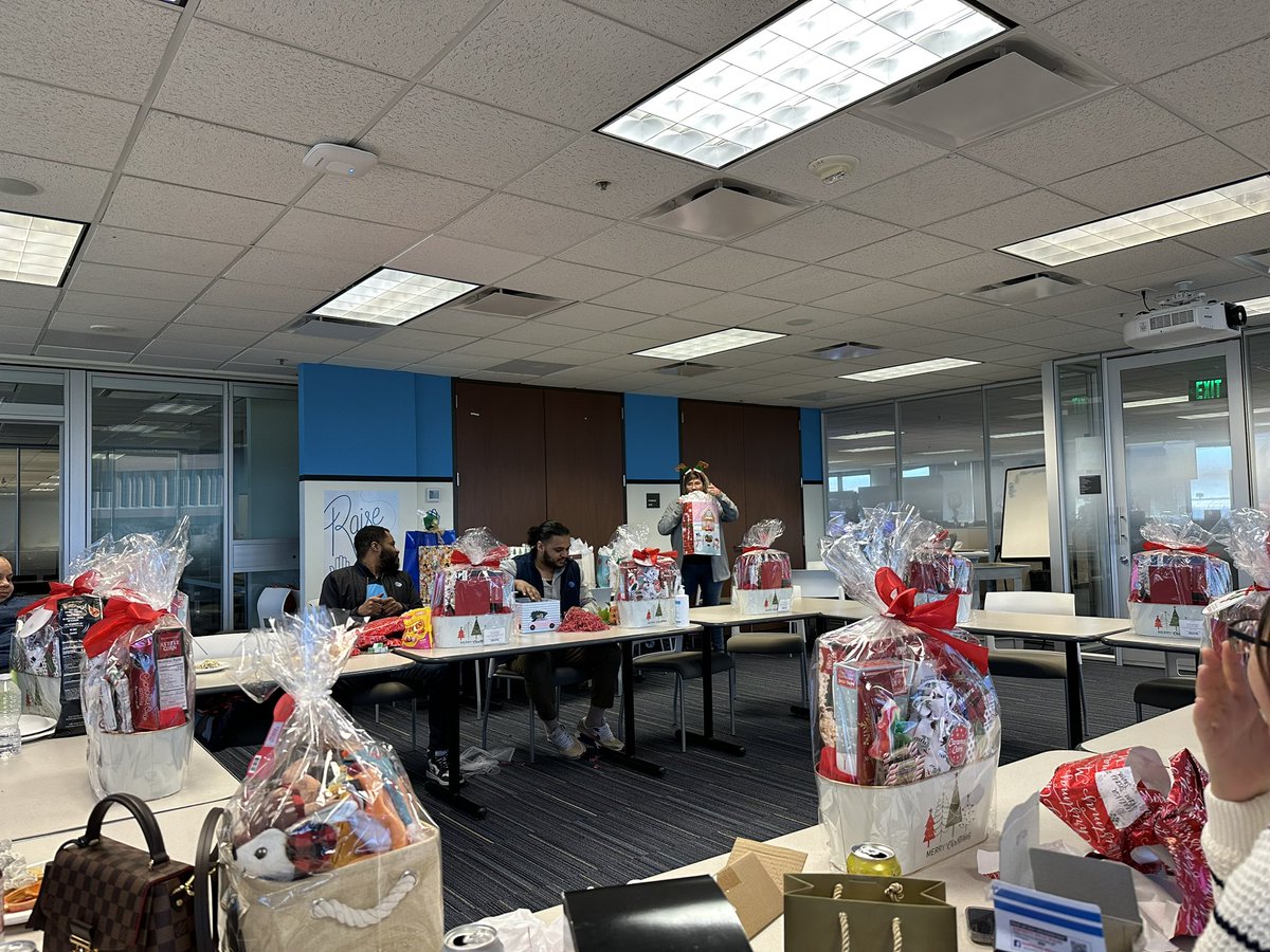 Malika Shuman (@malika_ntx) on Twitter photo Happy Holidays from Team Showtime!!! 🎄🎅🏼May these holidays bring your family joy and happiness 🥰We had a blast celebrating with our work family at <a href="/VirtualSalesExp/">Virtual Sales Experience</a> #LifeAtATT #D6 #SecretSanta <a href="/DamAmy_VSE/">Amy Dam</a> @TuragAnwarVSE <a href="/VSE_Agina/">Agina H</a> <a href="/annabelrivas12/">Annabel Rivas</a> <a href="/Alvinfr73501658/">Alvin Frazier</a> <a href="/EdgarDiazVSE/">Edgar Diaz</a> Happy Holidays from Team Showtime!!! 🎄🎅🏼May these holidays bring your family joy and happiness 🥰We had a blast celebrating with our work family at <a href="/VirtualSalesExp/">Virtual Sales Experience</a> #LifeAtATT #D6 #SecretSanta <a href="/DamAmy_VSE/">Amy Dam</a> @TuragAnwarVSE <a href="/VSE_Agina/">Agina H</a> <a href="/annabelrivas12/">Annabel Rivas</a> <a href="/Alvinfr73501658/">Alvin Frazier</a> <a href="/EdgarDiazVSE/">Edgar Diaz</a>