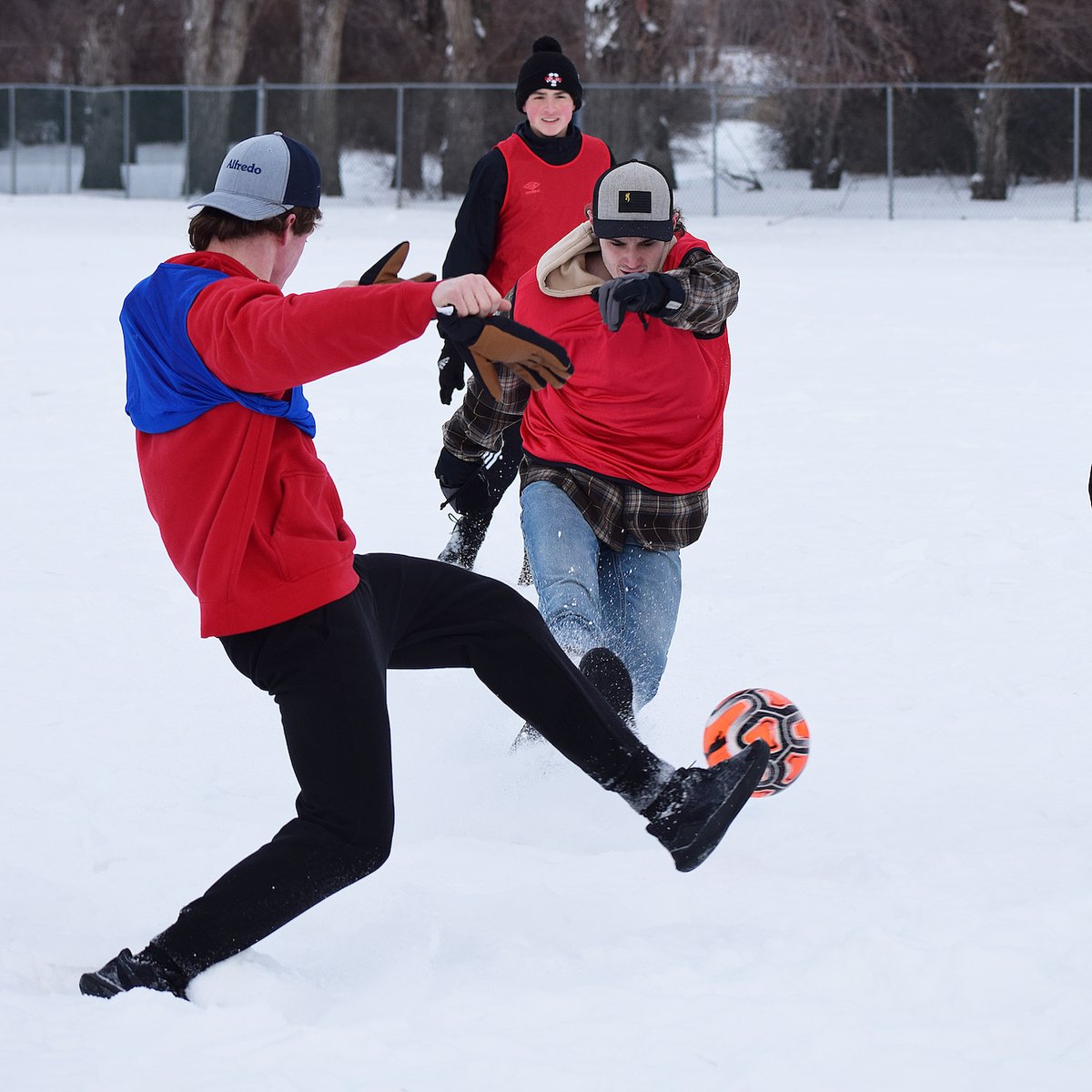 swbooster's tweet photo. 24 soccer players took part in the 27th annual SnowBowl on Boxing Day at Riverside Park https://t.co/niw6n6Fgcn