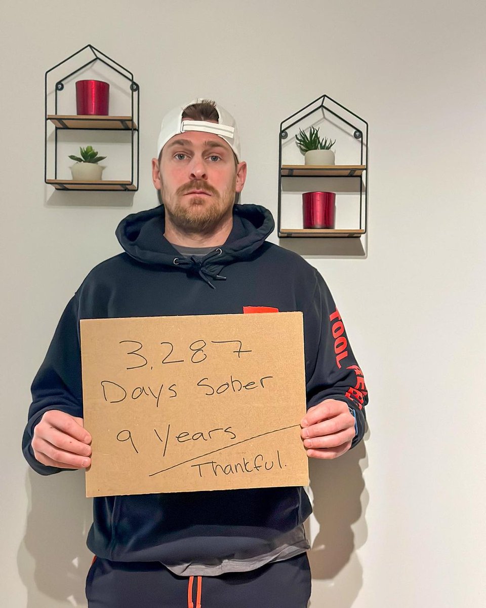 all_sober's tweet photo. "This post is not meant to be about me, but to show others that recovery is possible. They too one day can hold a sign with any number they want on it if they are willing to put in the work."

Keep on inspiring, Mike 👏

📷: sobrietyandfitness (IG) #Sober #Recovery #RecoveryPosse https://t.co/8GsOOtDpxK