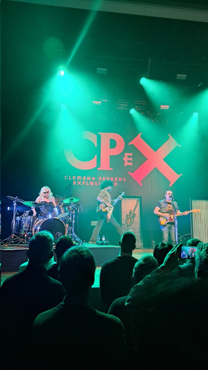Nonkel_Muziek's tweet photo. Laatste optreden van t jaar... Met broer en zus naar 't afscheid van CPeX. #cpex #clementpeerensexplosition https://t.co/brvIhQPNZZ