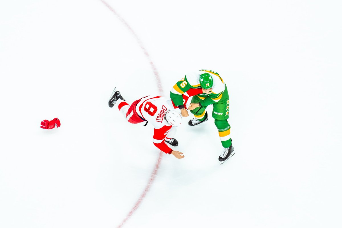 schmidtyphoto's tweet photo. Last week I was just finishing up photographing the @mnwild’s four game home stand. Here are some of my favorite photos from those games
#mnwild 
A thread: https://t.co/08psLG1JN0