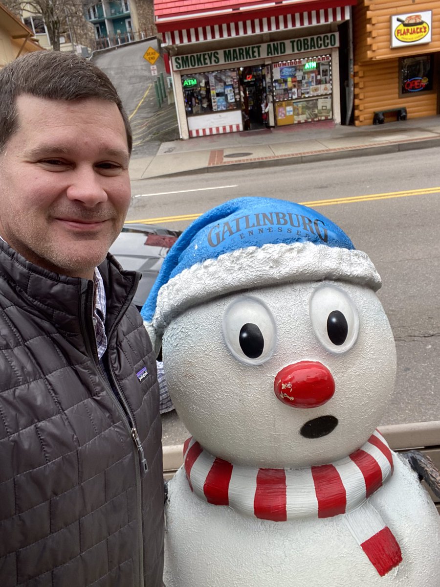 bigoneforfun60's tweet photo. Merry Christmas! #MerryChristmas #single #dad #Gatlinburg https://t.co/tMHUs6UC16