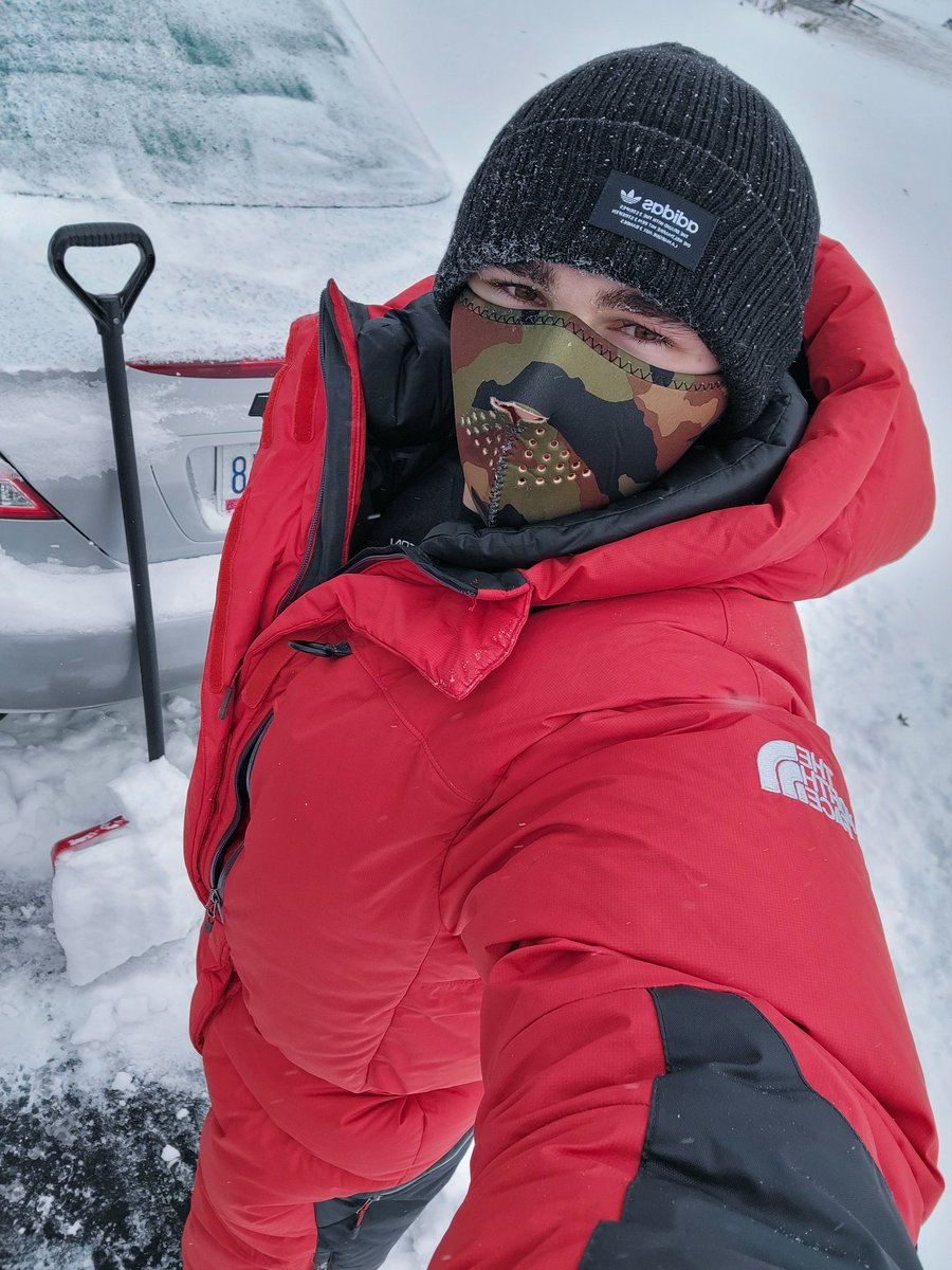 FoxkiPup's tweet photo. Shoveling in -6°F while staying toasty warm 😄 I seriously love this thing
#downsuit #downgear #thenorthface https://t.co/FfchMxSsfW