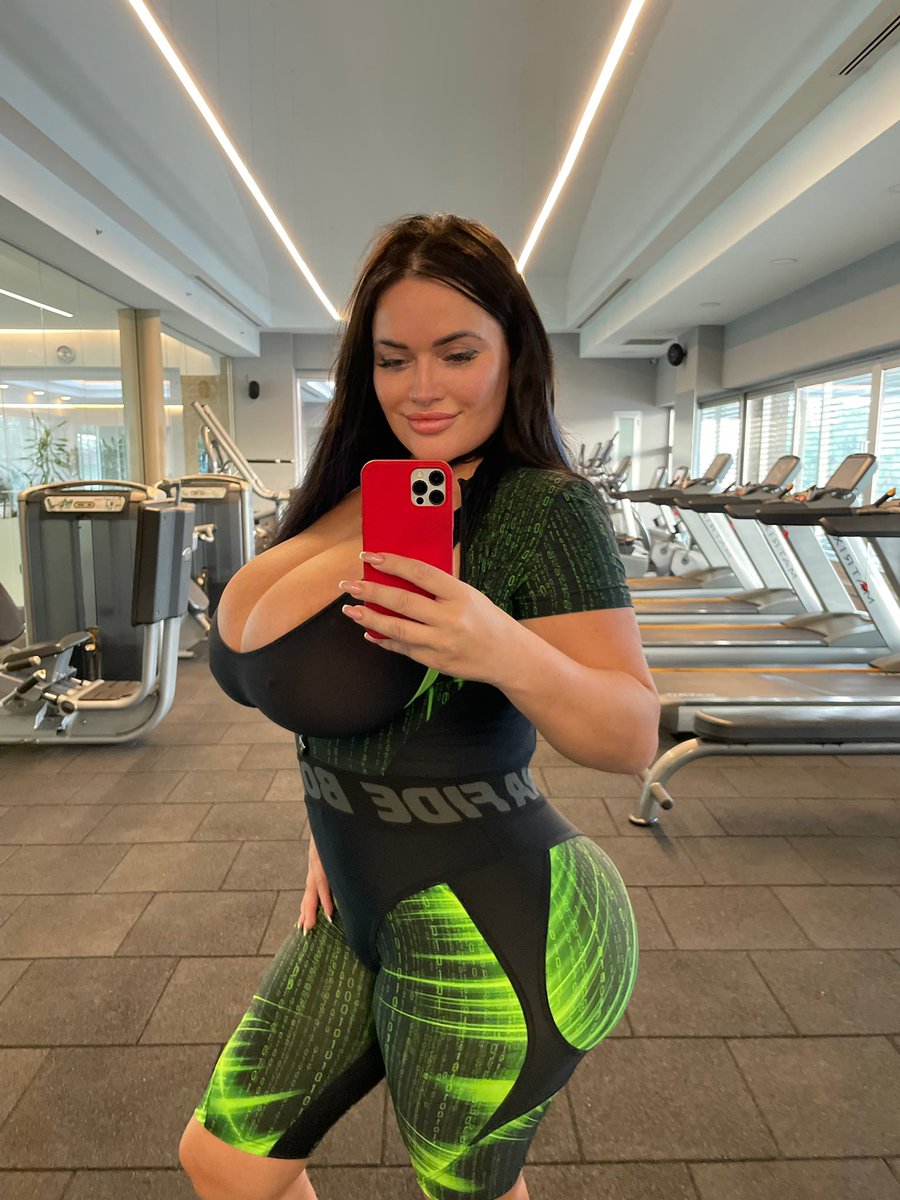olyria_roy's tweet image. Rt if you like my gym outfit 😻