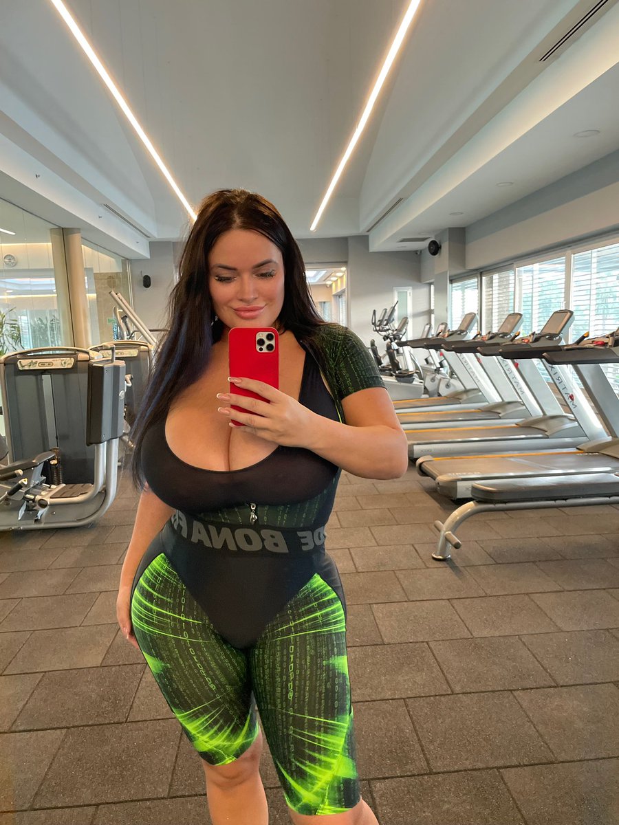olyria_roy's tweet image. Rt if you like my gym outfit 😻