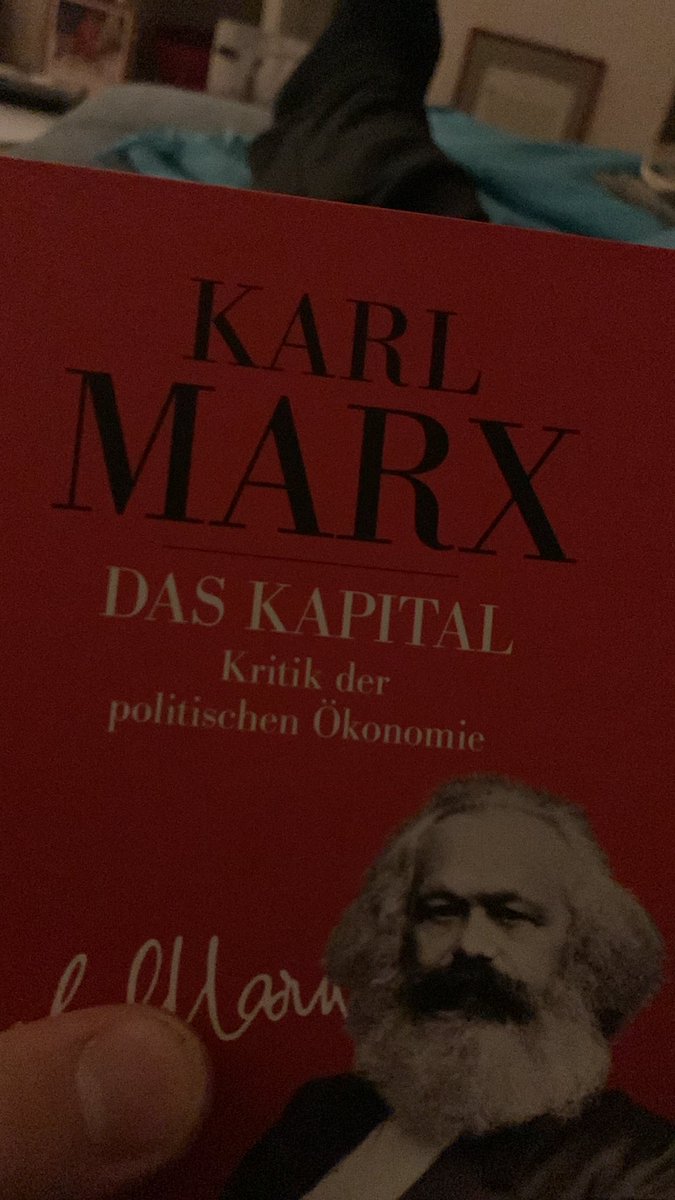 Zum kapitalistischsten Feiertag der Welt, gute Lektüre gefunden. Der Geburtstag eines bärtigen jungen Mannes, diesmal nur 9/10 schlimm. 
#noAfD relativierende Familienmitglieder haben ganz komische gekuckt. 😌🎊