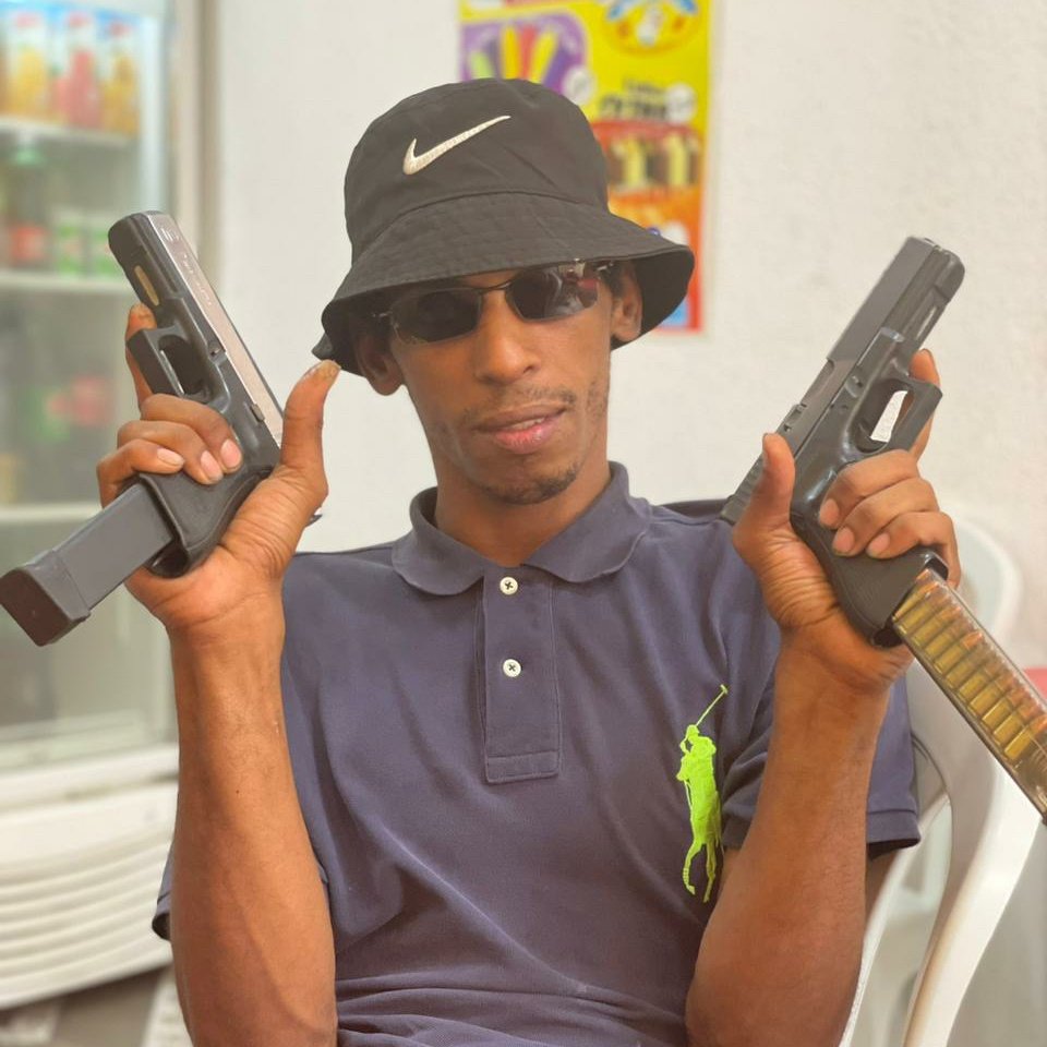 TroiaCpx33's tweet photo. TEM TROCO PRA 30 OU PRA 40???????🖕💥#NewProfilePic https://t.co/BHd7OfM8MJ