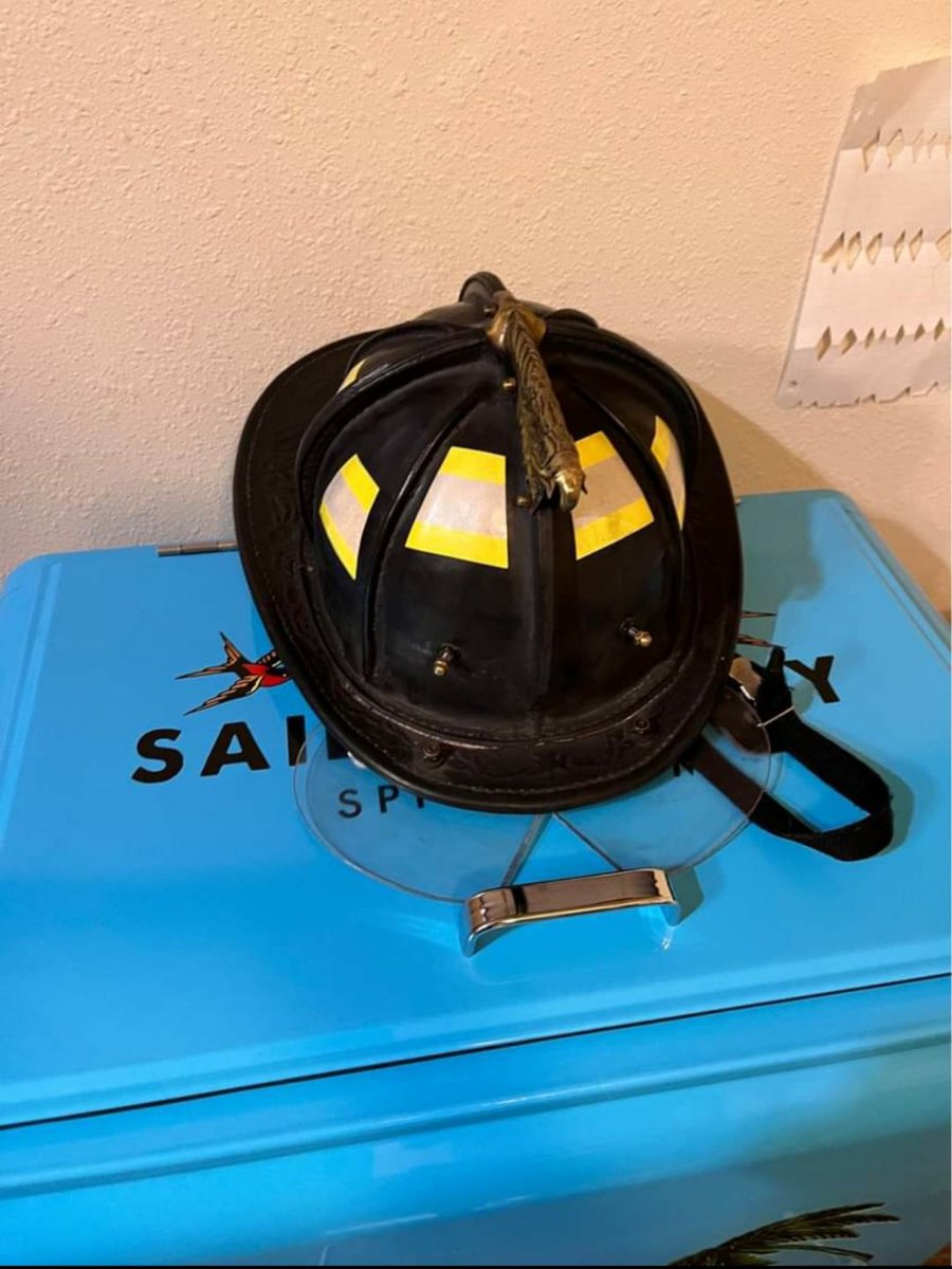 hattymedy's tweet photo. Phoenix leather fire helmet. Great condition. Prefer pick up in Kansas city.  Electronic payment accepted if I know you. Offers accepted
#firefighters #firefighter #n5a #firehelmets #firehelmet #leatherhelmet #phenixTL2

Info: https://t.co/4lNzUPB6M1 https://t.co/avPKWGjElM