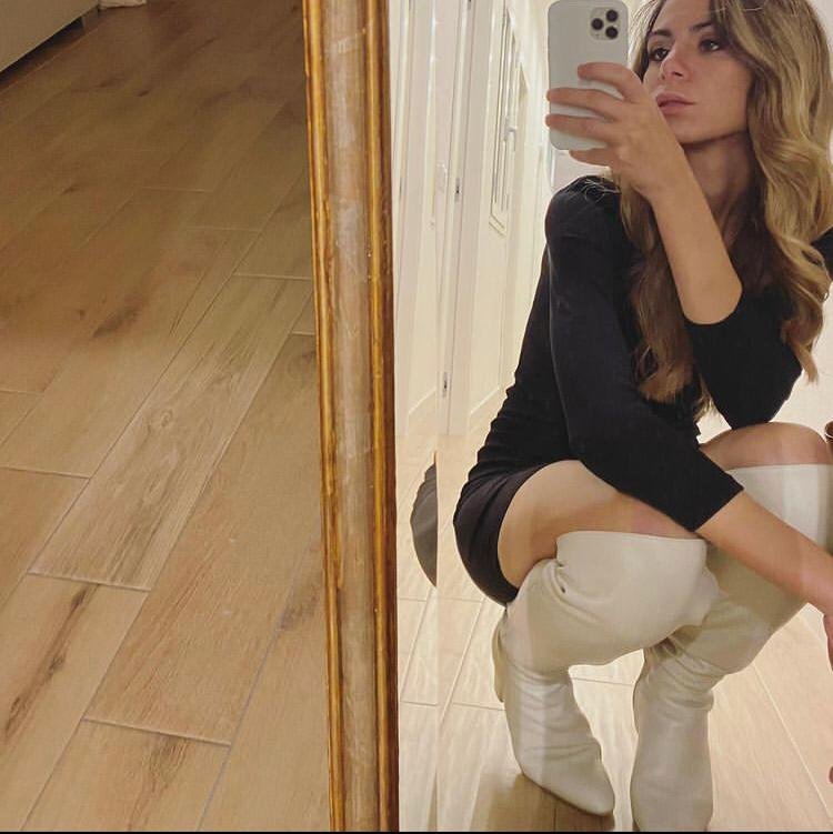 What do I wear in bed? Why, Chanel No. 5, of course😂😉