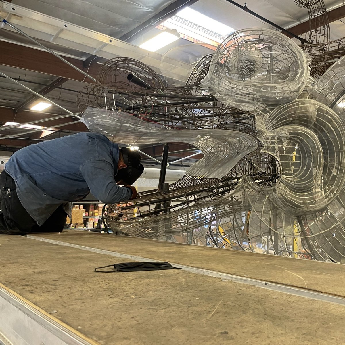 fiestafloats's tweet photo. Float Decorating Week is here! 🌹🎉 

We are incredibly appreciative for the thousands of volunteers who will descend upon Irwindale this week to help turn float renderings into reality. #RoseParade #RoseParade2023 #RoseParadefloat #paradefloats https://t.co/9Qs4c7sydS