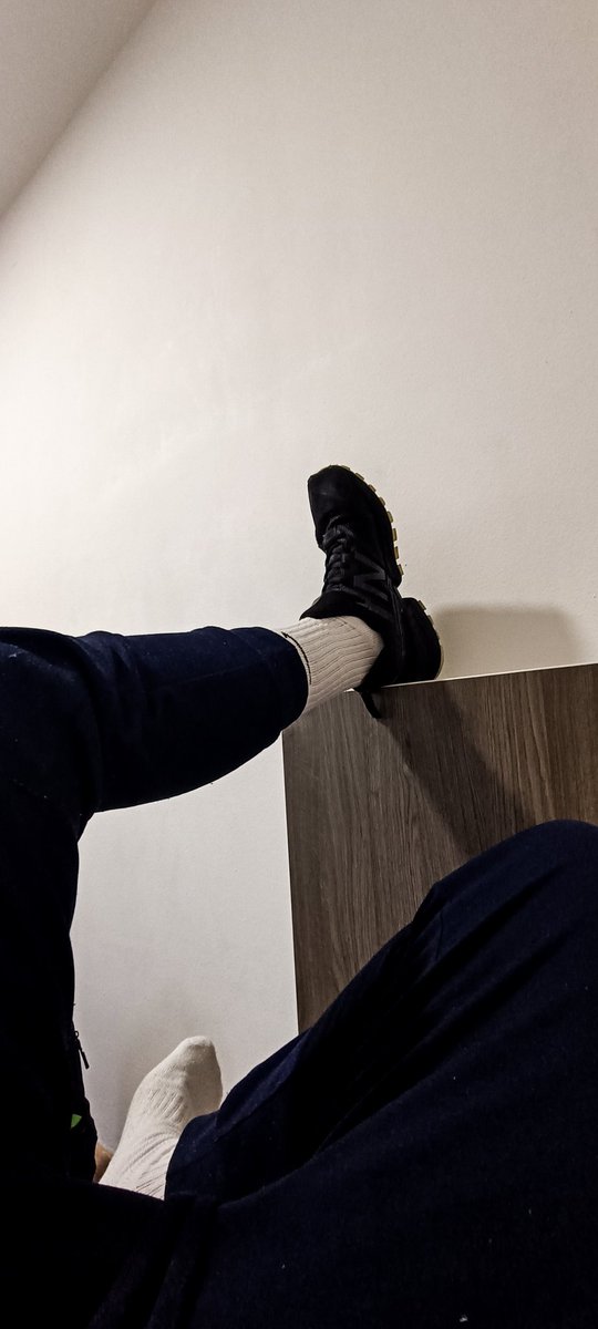 balkanperv's tweet photo. EU: 44 👣
US: 10.5 👣
#feetpic #feet #feetsize #sock #feetpicsforsales #feetworship #bigfoot #sniff #SniffSniff https://t.co/VUFVGzwrAI