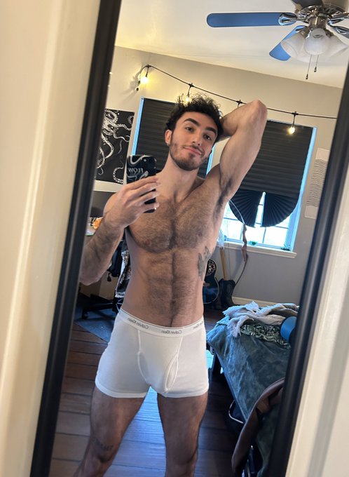 Do you like the first or second pic more? 😛 https://t.co/cwlIbBIvOX