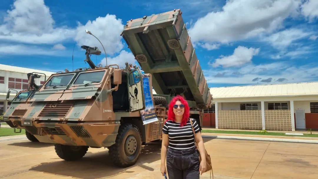 milacampbell's tweet photo. No início do mês, estive no Comando de Artilharia do #Exército, para uma visita técnica durante a #MostraBID
Lá, tivemos demonstrações do #ASTROS2020 (Avibras) e do #Guarani (Iveco)
Por mais atuação de civis na Defesa e junto às Forças Armadas! https://t.co/fbhqeO2Pmm