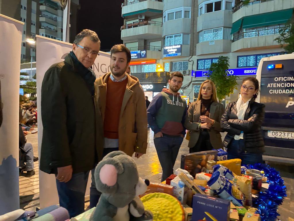 Ballesta_Murcia's tweet photo. La generosidad y la solidaridad son dos de las características que definen la personalidad de los murcianos

🧸Junto a @NNGGMMURCIA en la recogida de alimentos y juguetes para los más necesitados https://t.co/CuRNzEDCDv