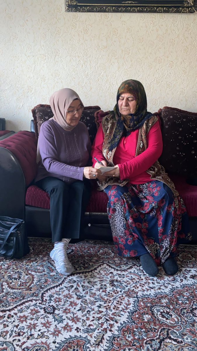 AK Kadın Polatlı (@polatliakkadin) on Twitter photo Kadın Kolları başkanımız Fatma Erten ve yönetim olarak Sn Cumhurbaşkanımızın selamını ileterek sandık bazlı üye ziyaretlerimize devam ediyoruz.
#HerGünBirSandık
#TeşkilatHazır
#PolatlıHazır
#AkAnkaraKadınlarıSahadayız
<a href="/aysekesir/">Ayşe Keşir 🇹🇷🇹🇷🇹🇷</a>
<a href="/hatice_cakmak_/">Hatice Çakmak 🇹🇷</a> Kadın Kolları başkanımız Fatma Erten ve yönetim olarak Sn Cumhurbaşkanımızın selamını ileterek sandık bazlı üye ziyaretlerimize devam ediyoruz.
#HerGünBirSandık
#TeşkilatHazır
#PolatlıHazır
#AkAnkaraKadınlarıSahadayız
<a href="/aysekesir/">Ayşe Keşir 🇹🇷🇹🇷🇹🇷</a>
<a href="/hatice_cakmak_/">Hatice Çakmak 🇹🇷</a>