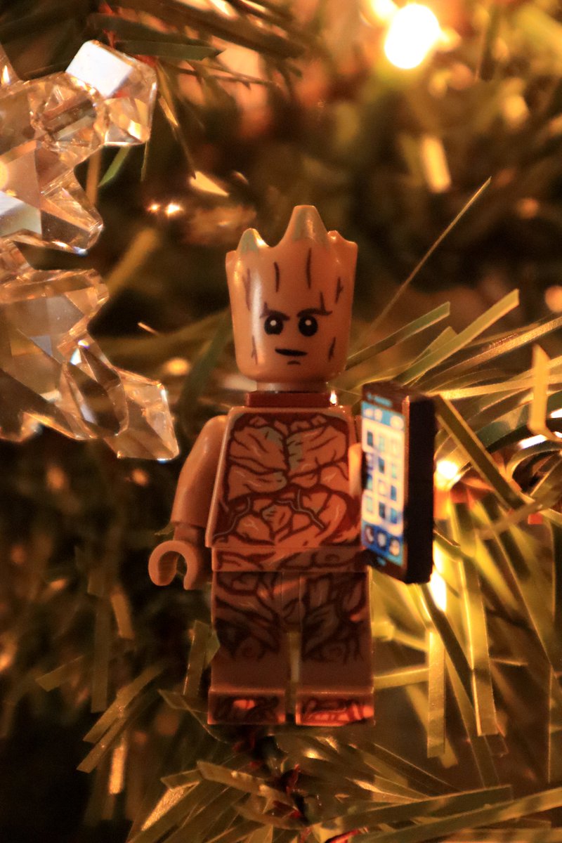 njsbricks's tweet photo. #LEGO Groot with Phone - Guardians of the Galaxy Advent Calendar 2022 #Groot #minifigure #minifig #gotg #guardiansofthegalaxy #marvel #mcu #teengroot #christmas #adventcalendar https://t.co/UhU59BHdf0