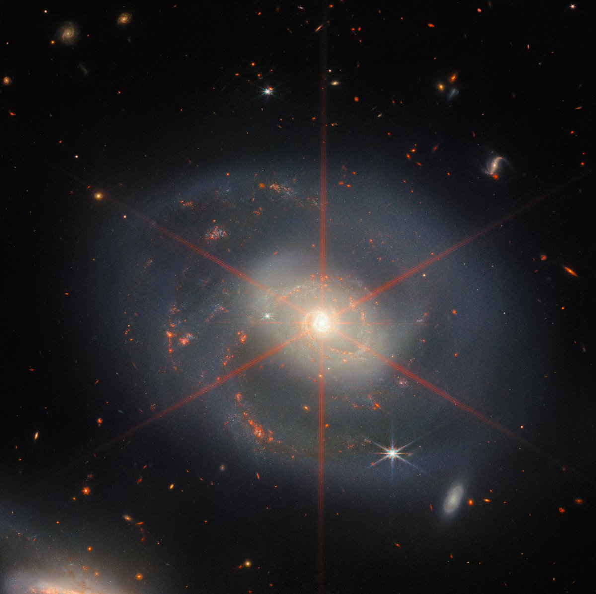 InteraccionNews's tweet photo. La NGC 7469 es una corona cósmica repleta de nuevas estrellas, según la @NASA tras haber captado esta asombrosa imagen por medio del @NASAWebb. 🤯

Asombrosa ¿no crees? ✨

#InteracciónDigital #NASA #NASAWebb #Galaxia #Astronomía #Astronomy https://t.co/WXKogIE4uT