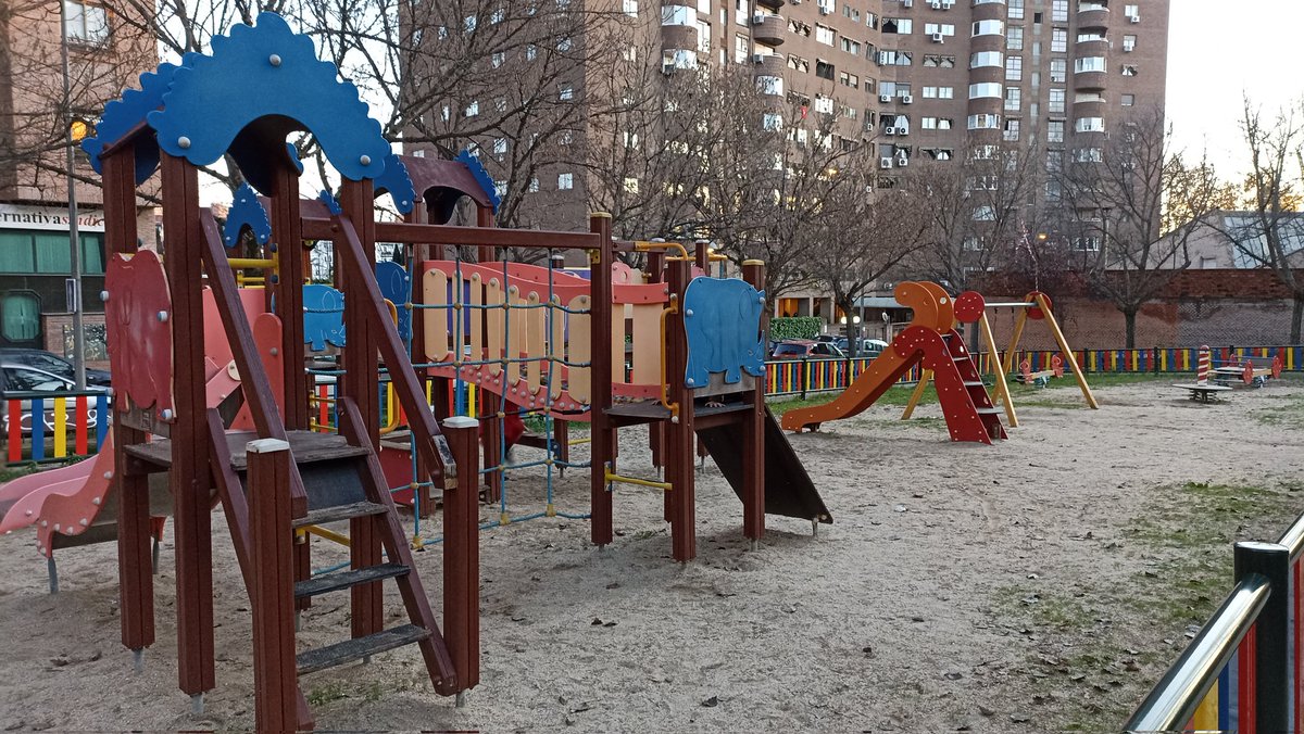 CalduchCuervo's tweet photo. Mirando al mundo con las gafas de la inclusión: donde antes veía un parque infantil, ahora sólo veo barreras 🥵

@MADRID
#universidaduoc #sharediversitas https://t.co/FpgCL5FLgZ