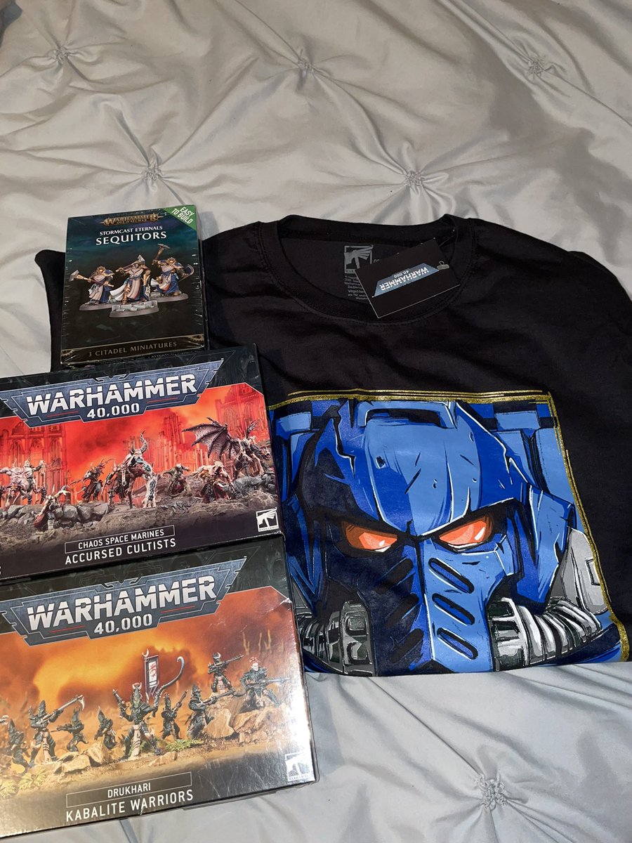 TobyWringe's tweet photo. I’m 27 and this may be the coolest Christmas yet?? @WarComTeam https://t.co/CeMiD6uWzD