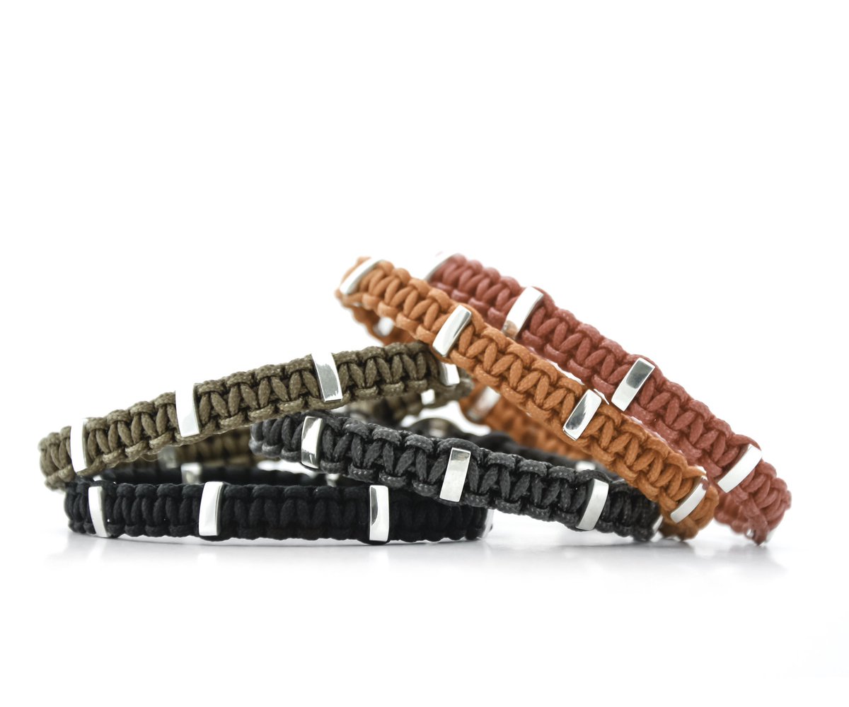 ZKittyC's tweet photo. Nothing to it as it seemsβ¦yet every single bracelet is meticulously handwoven by a local artisan, with craftsmanship imbued with their passion & dedication. Nothing to it yet so special. #byhand #timelessluxury #mensbracelets #menstyle #unisexjewelry #bergorfgoodman #elegantmen https://t.co/z0HJ04yTaM