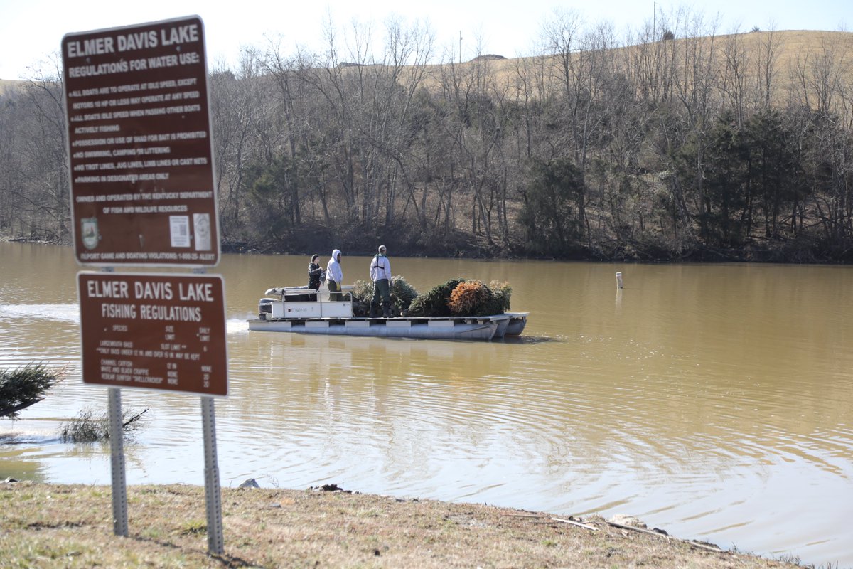 Help improve Kentucky’s fisheries by donating your natural Christmas tree to our "Christmas for the Fishes" tree recycling program.

Details: bit.ly/3hVoMU3
Drop-off locations: bit.ly/2Gy78lU