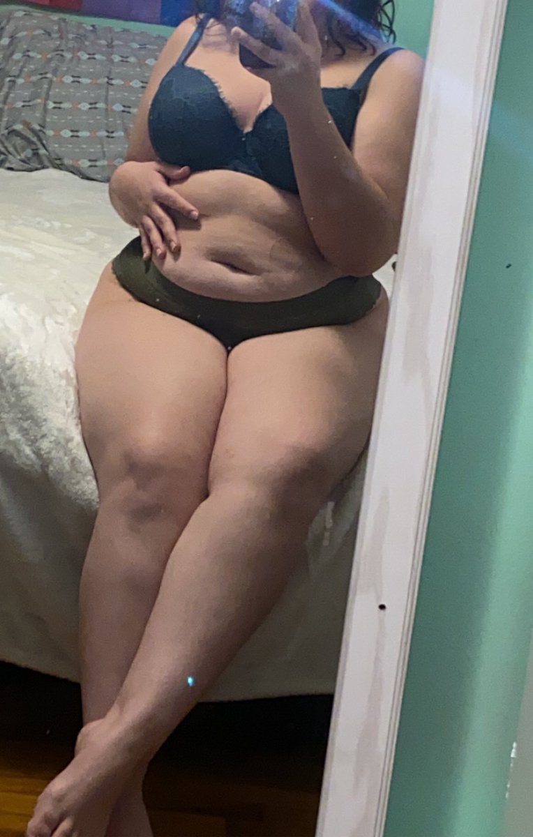 celestemxo444's tweet photo. you and me, new year’s eve, what’s happening? 😏😍

#nsfwtw #nsfw_twt #nsfwtwt #chubbygf https://t.co/4MaA8AegwX