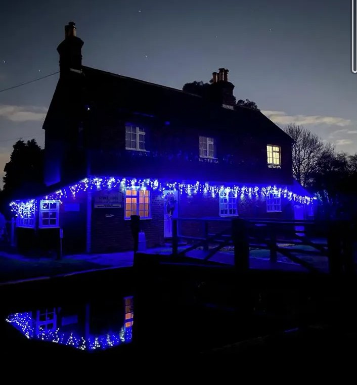 NTRiverWey's tweet photo. Some of the lock cottages are looking very festive this year. Not too difficult but can you guess where all three cottages are?
#NTRiverWey #RiverWey #RiverWeyNavigation #Christmas #Festive #EveryoneNeedsNature #PlacesMatter #NationalTrust @southeastNT https://t.co/OfSEeCETNn