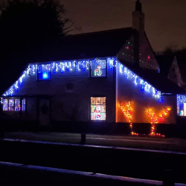 NTRiverWey's tweet photo. Some of the lock cottages are looking very festive this year. Not too difficult but can you guess where all three cottages are?
#NTRiverWey #RiverWey #RiverWeyNavigation #Christmas #Festive #EveryoneNeedsNature #PlacesMatter #NationalTrust @southeastNT https://t.co/OfSEeCETNn