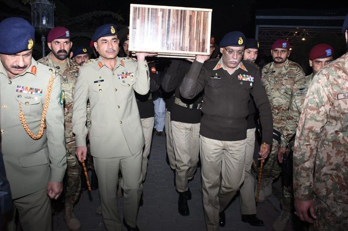 lishba_qureshi's tweet photo. Powerfull Image! Shaheed ki jo moat hai wo quam ki hayat hai! 💔😢
#Balochistan #CaptFahad https://t.co/WVTNBFbl43
