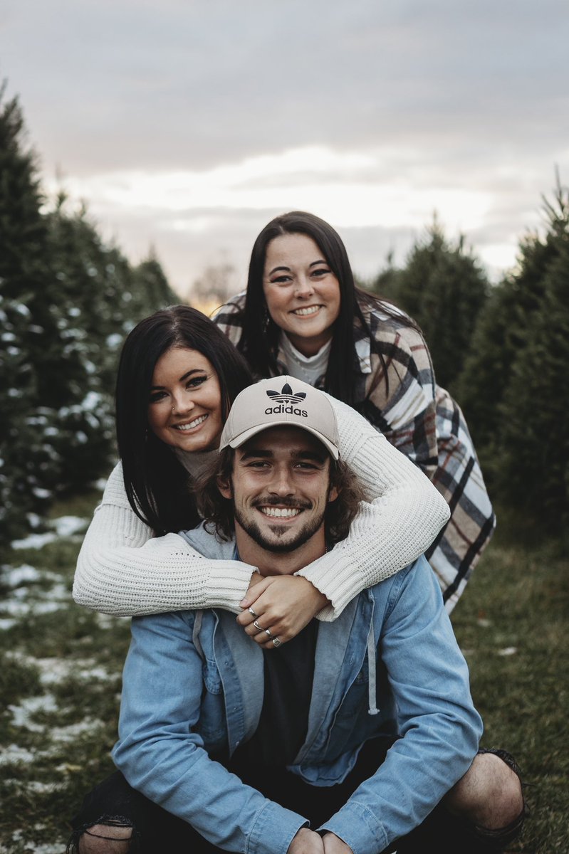 HoleOlivia's tweet photo. Merry Christmas!🎄 Forever thankful for these two 🤍 https://t.co/3PUQBlBK07