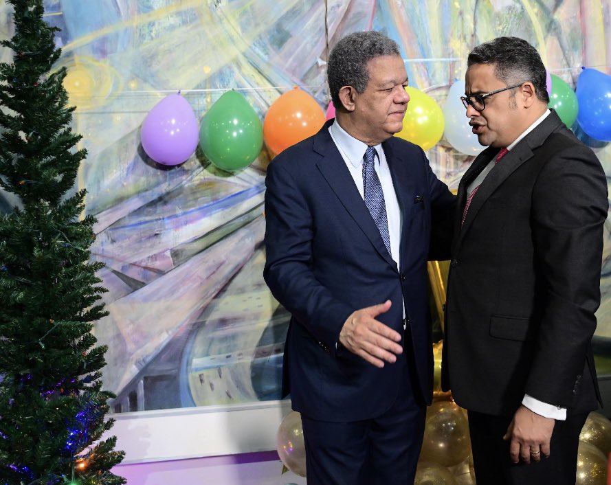 JulioHorton's tweet photo. Wuaoo parece que fue ayer! 26 años ininterrumpidos yendo donde mi líder y, sin dudas líder del pueblo dominicano, @LeonelFernandez a felicitarlo en su cumpleaños!

Hoy más q nunca le deseo salud y larga vida para poder enfrentar los retos que le esperan desde el Palacio Nacional! https://t.co/1q3mqbWpK5