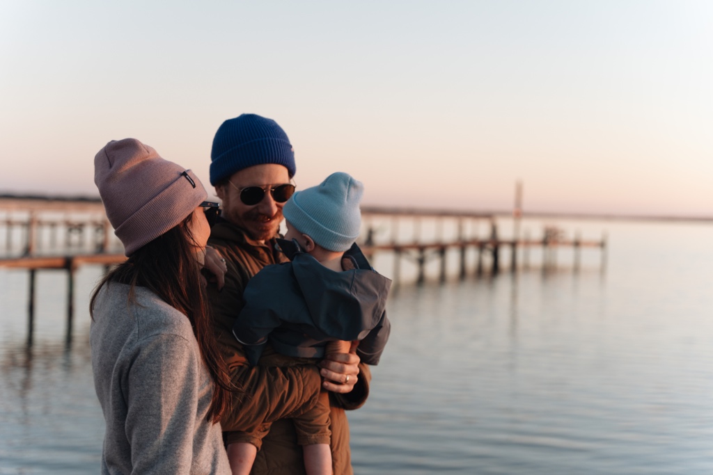 zacsnider's tweet photo. A perfect end to the little one’s first Christmas down on the bay. Hope everyone is having a lovely holiday/winter break. https://t.co/xkM9XwiBgU