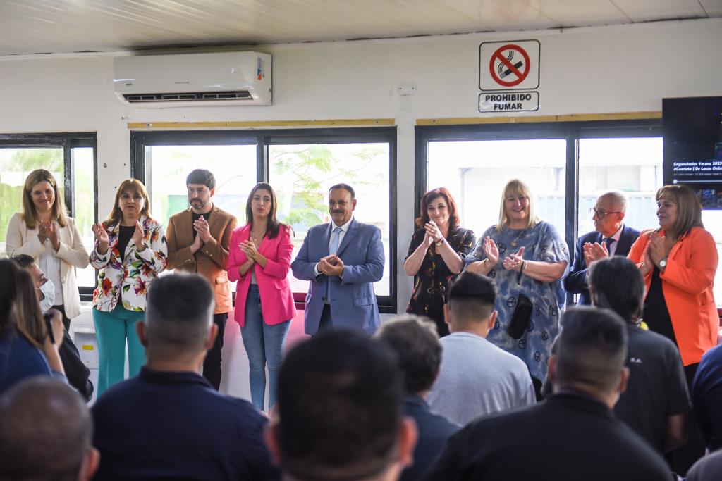 SecTrabajoAR's tweet photo. 👉 Recorrimos #ENOD, empresa que a través del programa #REPRO reincorporará 262 trabajadoras y trabajadores, y reacondicionará las instalaciones tras haber sufrido un incendio el 27 de agosto. https://t.co/YfWjlXDORC