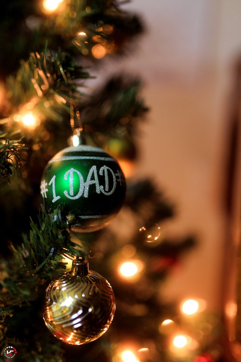 HueFlicks's tweet photo. These Christmas photos are… 🫠🫠

#HappyHolidays #christmas #holiday #decoration #moody https://t.co/7i5ukWivXk