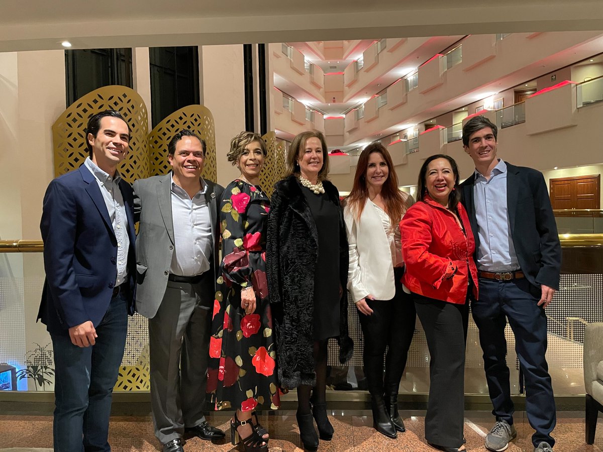 moradauno's tweet photo. En Morada Uno sabemos que la unión es la fuerza, y por eso trabajamos con las 3 principales asociaciones para lograr un mejor futuro inmobiliario. 

Estamos entusiasmados de un 2023 de aún más colaboración entre #AMPI, #APCI y #GIZP

#Inmobiliarios #MoradaUno #SectorInmobiliario https://t.co/3IgVbu4trE