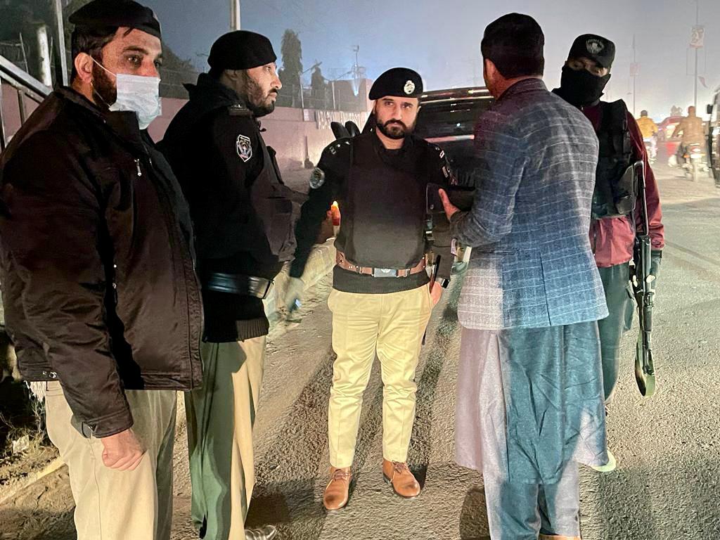 PeshawarCCPO's tweet photo. ایس ایس پی آپریشنز @KashifAbasii کے احکامات کی روشنی میں فقیر آباد سرکل پولیس نے جنرل ہولڈآپ کا انعقاد کیا گیا

اے ایس پی فقیر آباد @talalshah47 کی سربراہی میں ہونے والے جنرل ہولڈآپ میں فقیر آباد اور پہاڑی پورہ پولیس نے حصہ لیا ⬇️ https://t.co/5vGJHd9ksD