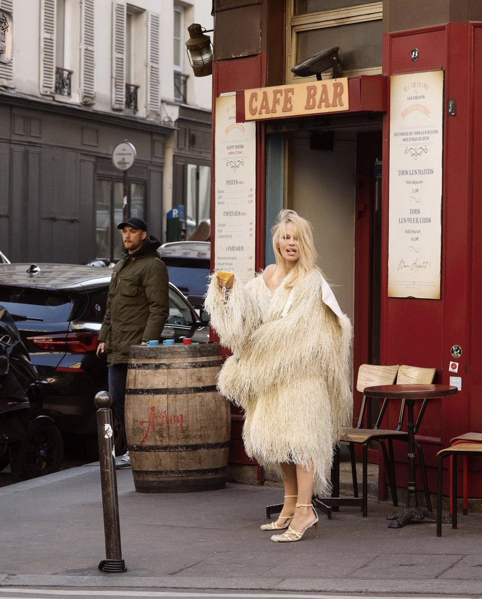jacquemusx's tweet photo. Guys! Pamela Anderson for Jacquemus!!! https://t.co/XTjQS2UZao