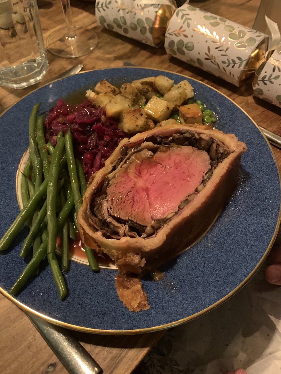 MatthewAdshead's tweet photo. @GordonRamsay My brother’s Boxing Day beef wellington - your recipe - great effort https://t.co/SL8aqgUqOn