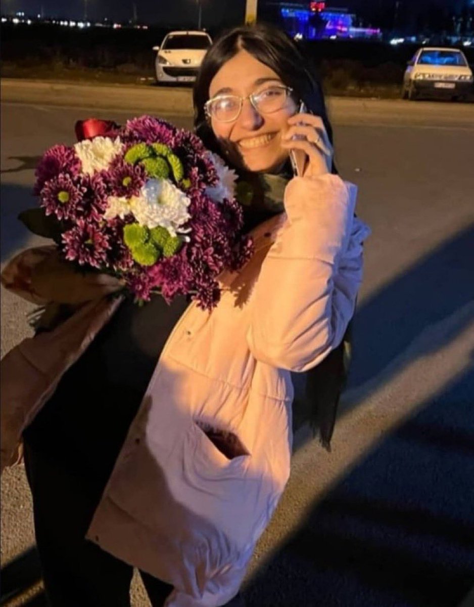 Omid_M's tweet photo. Good news. #AidaRasti, an artist and a Baha’i citizen arrested 90 days ago in Iran, was released from prison on bail today. Context:  over 18,000 precious lives have been arrested in the past three months. #MahsaAmini #مهسا_امینی #IranRevolution2022 #آیدا_راستی https://t.co/KYKlVU02Cv