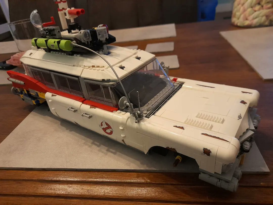 HgWhaley's tweet photo. Building my new Lego Ecto-1 from #ghostbustersafterlife. #ghostbusters #ecto1ghostbusters #lego #legophotography https://t.co/vvvLjQTW30