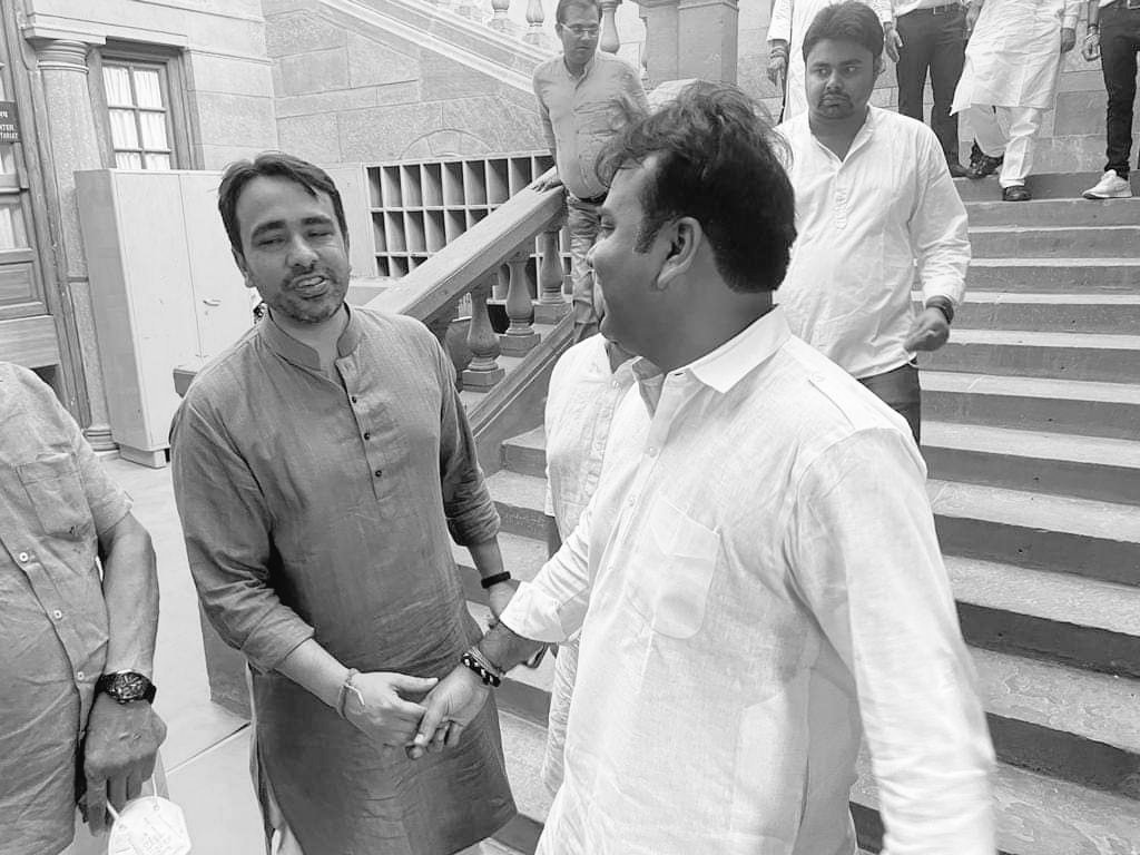 बड़े भाई श्रीं <a href="/jayantrld/">Jayant Singh</a> जी को जन्मदिन की हार्दिक शुभकामनाएं!