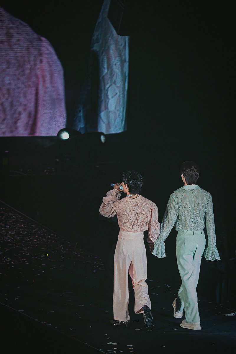 tuzziezzz's tweet photo. 𝘛𝘰𝘨𝘦𝘵𝘩𝘦𝘳 &amp; 𝘍𝘰𝘳𝘦𝘷𝘦𝘳 🤏🏻🌟✨
#YinWarConcert
#YinWarConcertPartnerInCrime
#YINWAR  @yinyin_anw @warwanarat #yinyin_anw #warwanarat https://t.co/RTcJvDt9YS