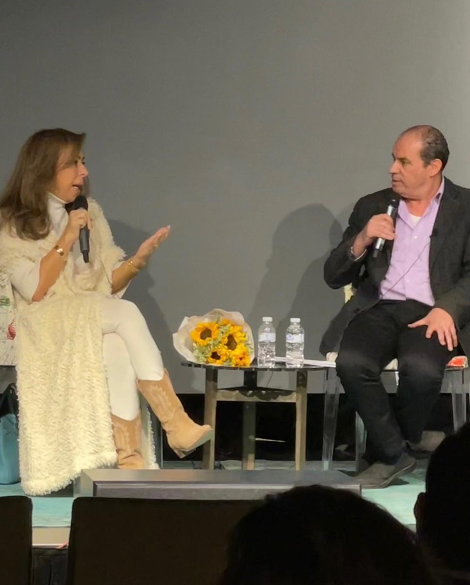 أمسية جميلة قضيتها في نقاش مع الأحبة بقيادة الأستاذ ابراهيم فرغلي.
ممتنة وسعيدة
#شمس_منتصف_الليل 🌻🌻🌻🌻🌻🌻🌻🌻🌻