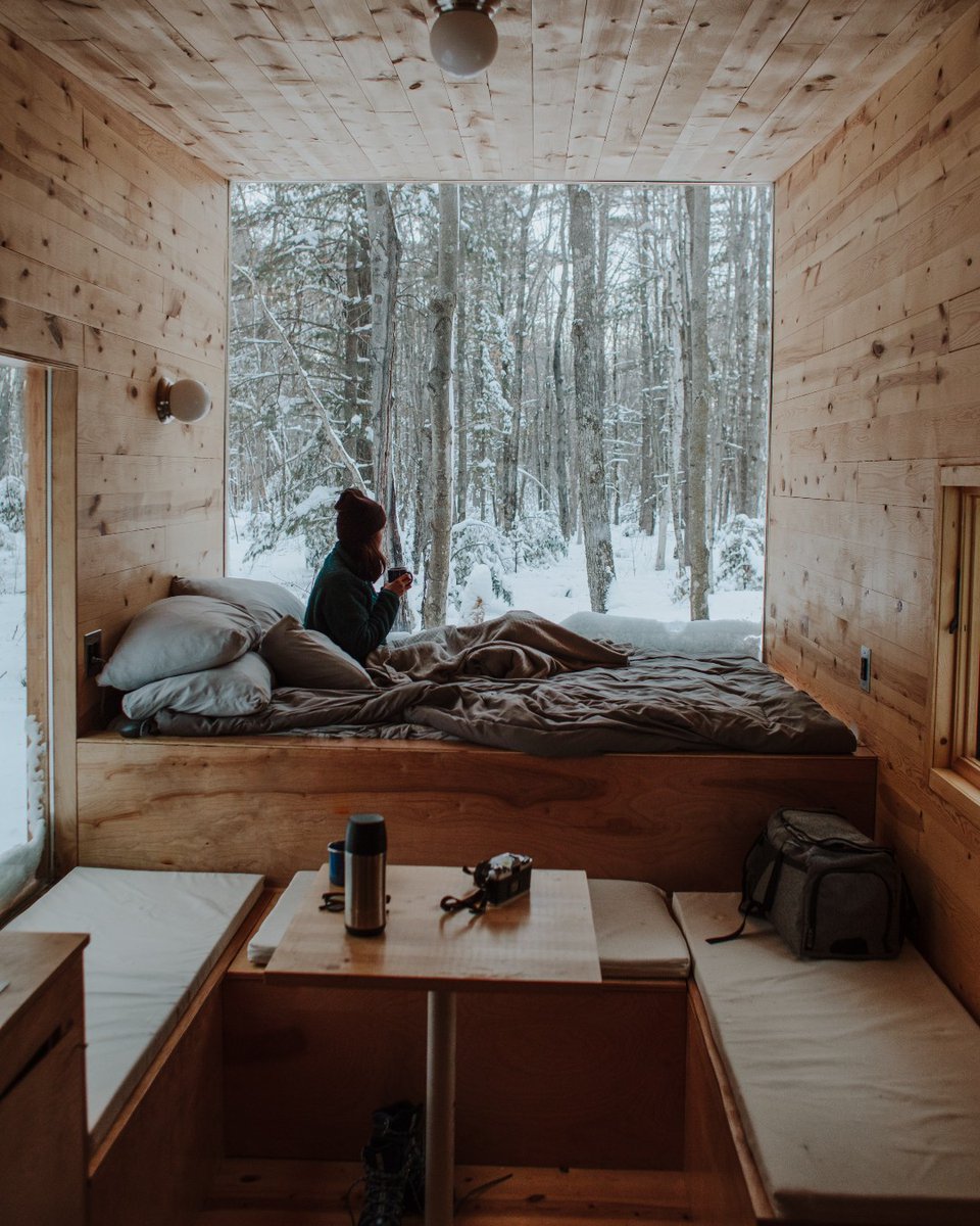 _Big_Gin's tweet photo. It’s time to get cozy inside. Put some gin in your hot chocolate and enjoy that winter view. https://t.co/iD2uWUhMiK