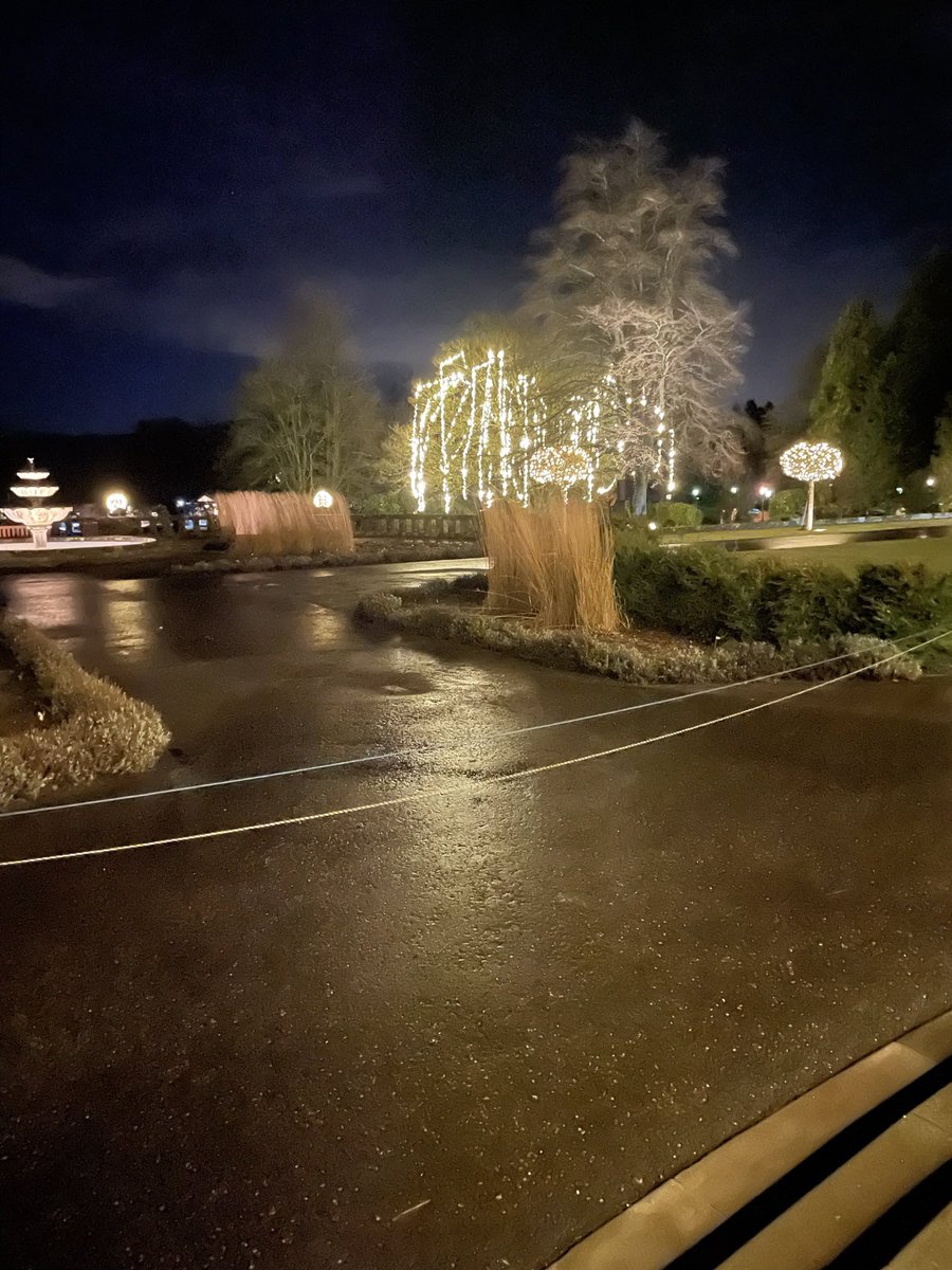 LisaMitchell29's tweet photo. Boxing Day Fireworks @Gleneagleshotel made even more festive with added snow! 💥 ❄️ https://t.co/MnJL3W7AAN
