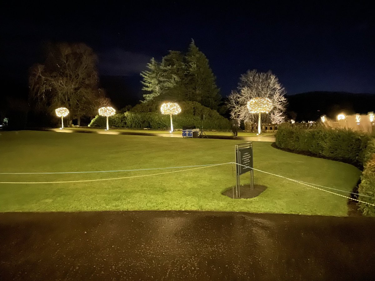 LisaMitchell29's tweet photo. Boxing Day Fireworks @Gleneagleshotel made even more festive with added snow! 💥 ❄️ https://t.co/MnJL3W7AAN