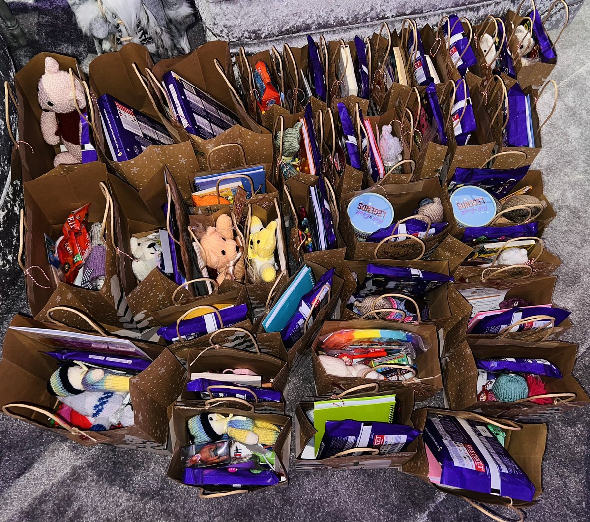 kindnesscardsp's tweet photo. This christmas, I made up lots of christmas kindness packages and sent them to Manchester childrens palliative care team, Royal oldham hospital children’s ward & mahdlo youth zone ❤️🎅🏼📦💌 #kindnesscardsproject #oldham #oldhamhour https://t.co/K0kuJeKAE0