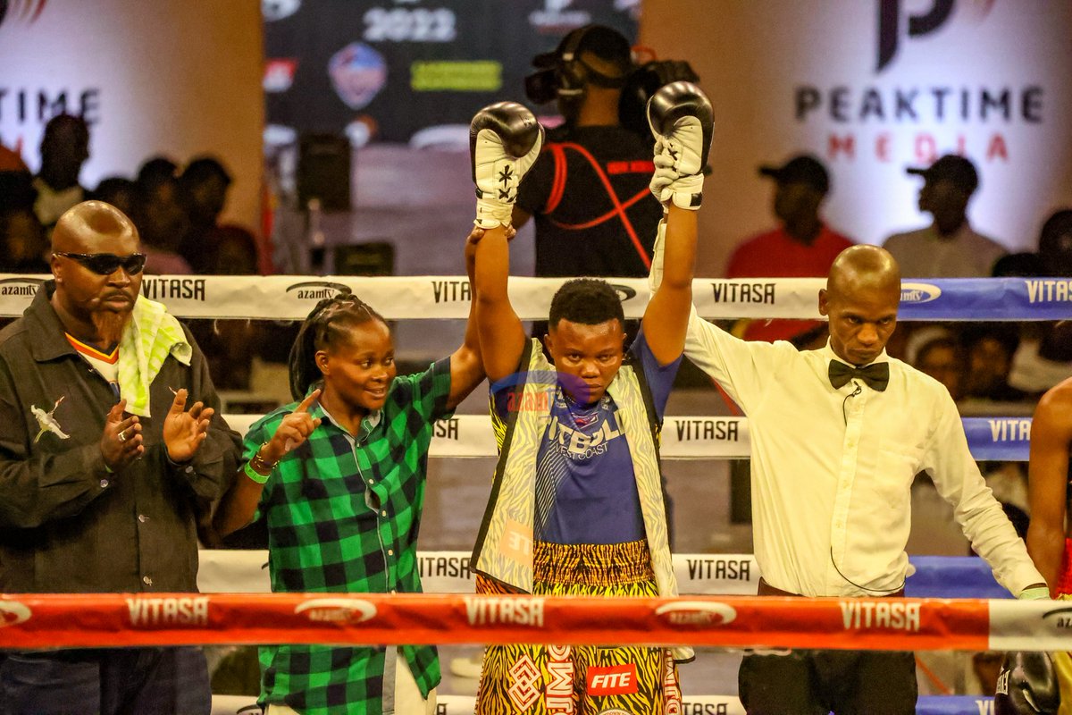 azamtvtz's tweet photo. USIKU WA MABINGWA: Halima Vunjabei amemkalisha Kwa TKO Zawadi Kutaka kwenye pambano la sita.

Tuko #LIVE #AzamSports2HD 

#VitasaNight #Vitasa #UsikuWaMabingwa #DisciplineNight #AchaInyeshee #26Disemba2022 #AzamSports2HD #IddiPialaliVsMfaumeMfaume #BoxingOnBoxingDay https://t.co/hUmLwmfLDR