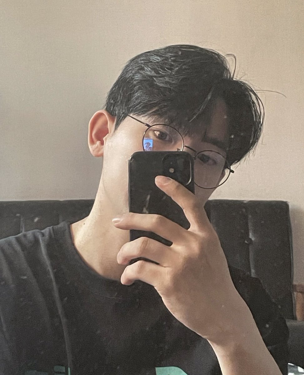 leeleee970's tweet photo. 네 저는 잘지내고 이씁ㄴ니다 https://t.co/ts5XinoLGx